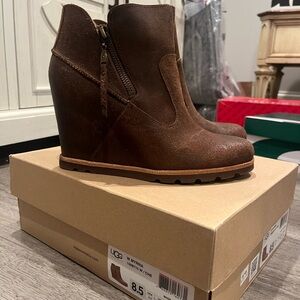 UGG Women's Chestnut Heeled Boots